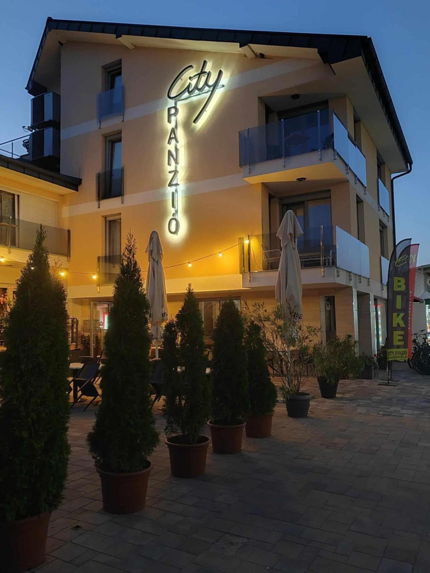 City Panzio Balatonlelle Esterno foto